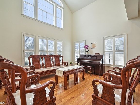 2nd image of 10 Hamilton Rd