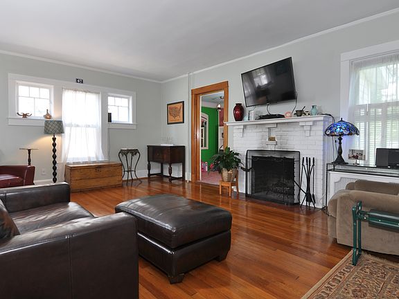 3rd image of 47 Crestwood Ave