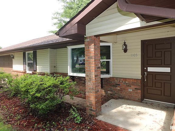 3rd image of 1105 Meadowlark Dr