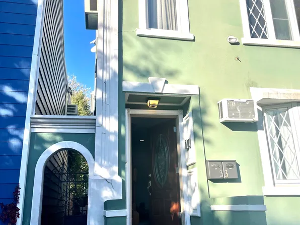 33 Devoe Street image 1 of 9