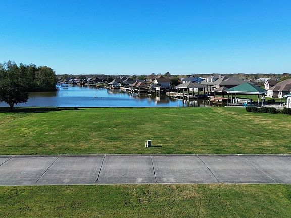 3rd image of 1014 Woodview Dr