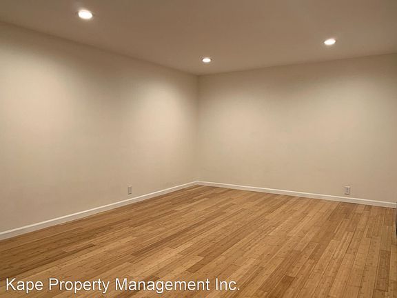 5th image of 240 S Doheny Dr APT 206
