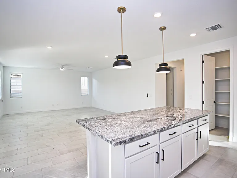 773 W Lark Dr — Photo 12