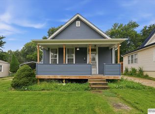 982 S 50th St, Omaha, NE 68106