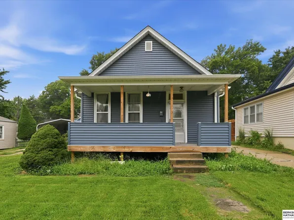 982 S 50th St, Omaha, NE 68106