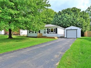 1401 Red Oak Dr, Girard, OH 44420