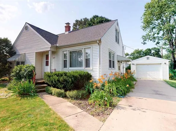227 W Northridge Ln, Peoria, IL 61614