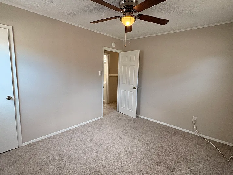 1821 Andrews Blvd — Photo 20