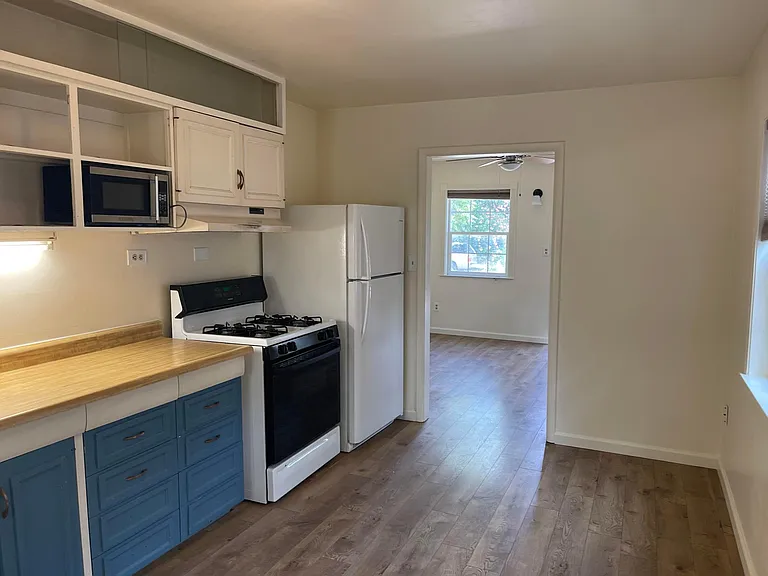 1235 Oak St — Photo 11