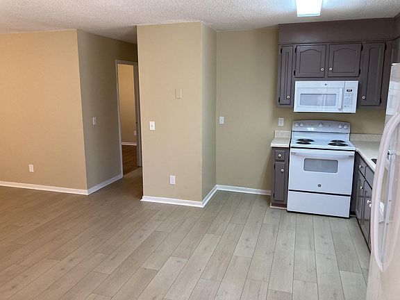 4th image of 4521 River Oak Dr