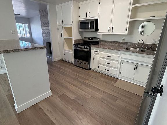 5th image of 5343 Castle St