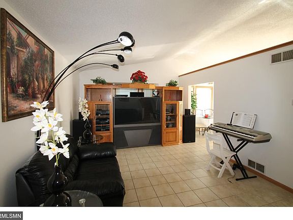 4th image of 1013 Lacy Ln