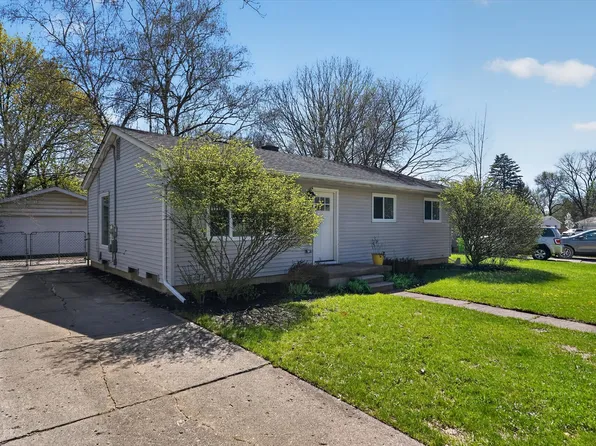 761 Elmwood Dr, Fenton, MI 48430