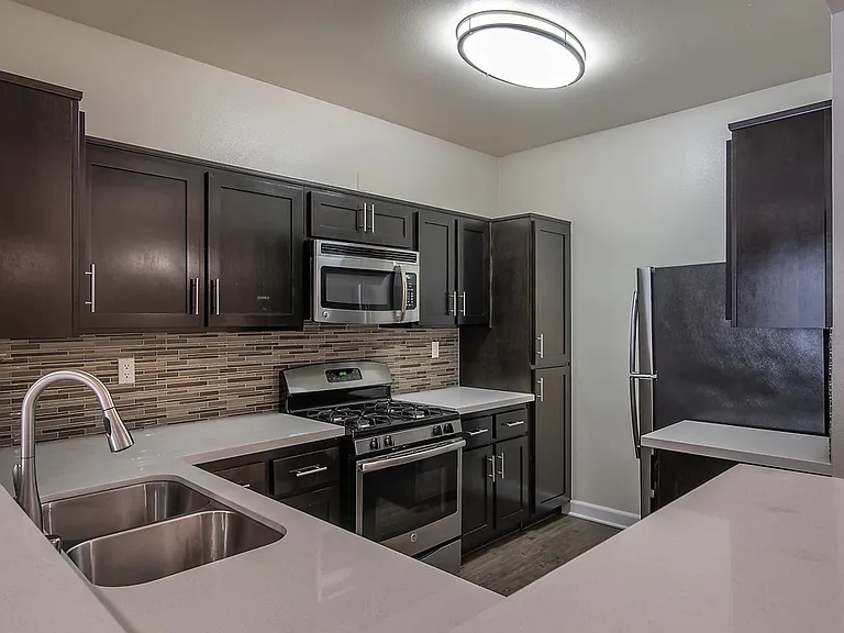 Regency at Encino — Photo 8