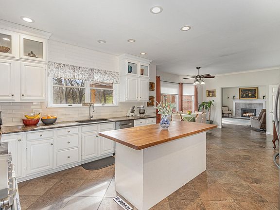 4th image of 1605 Caddie Cir