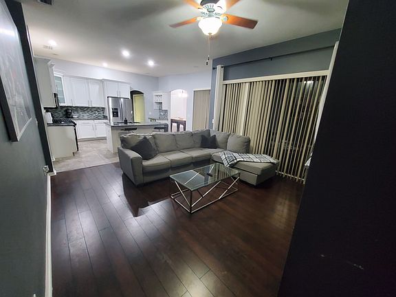 2nd image of 811 Innergary Pl