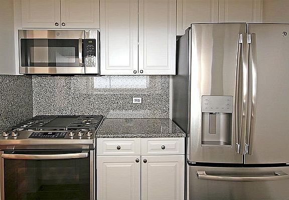 3rd image of 45 W 60th St APT 17C