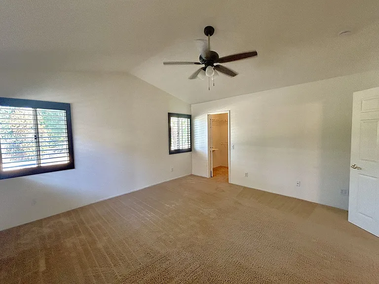 864 Bramble Ln — Photo 12