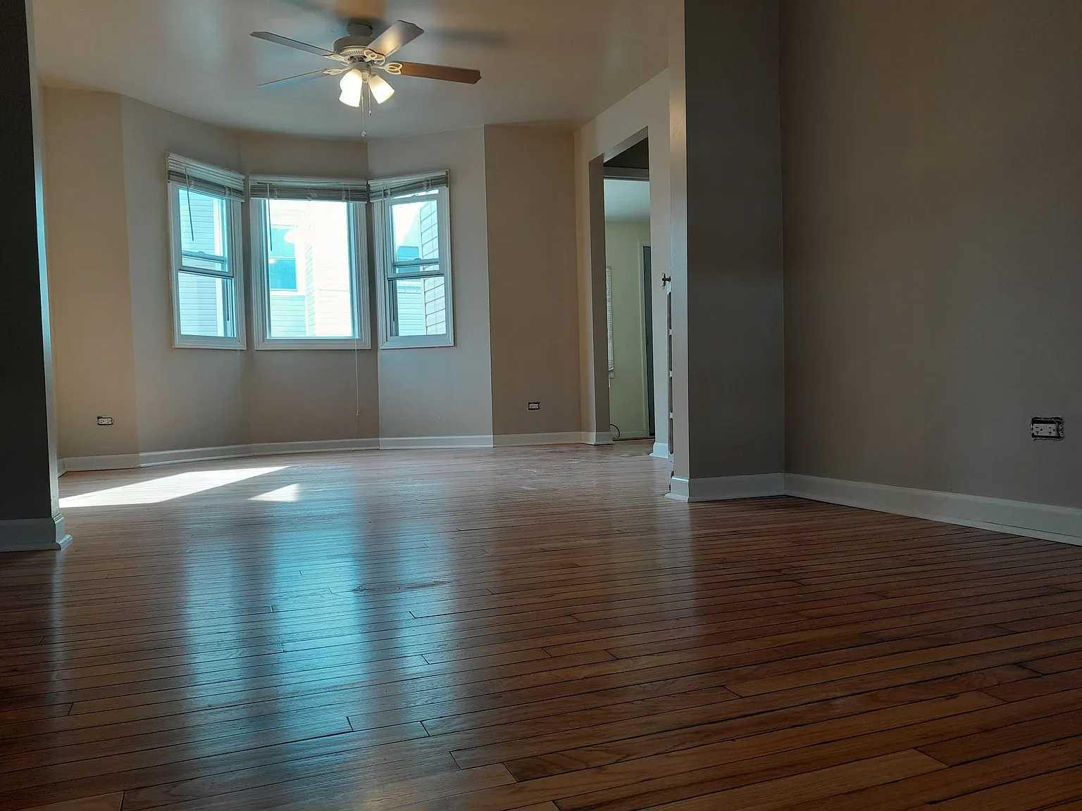 3 bed, 1100 sqft, $2,000 — Photo 3