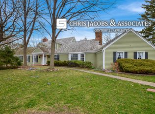 1894 Stuart Ln, Inverness, IL 60067