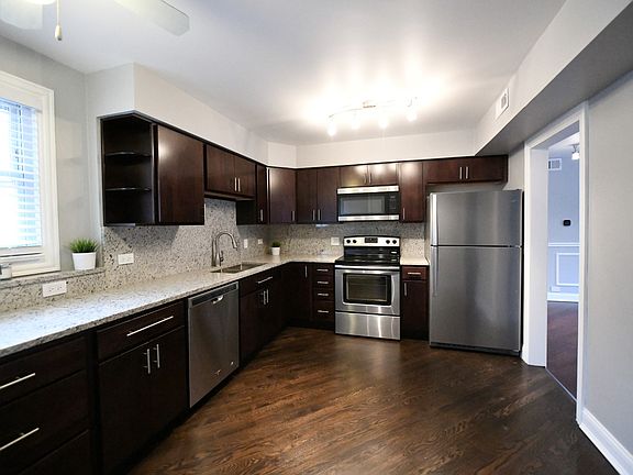 2nd image of 2739 W Glenlake Ave APT 2W