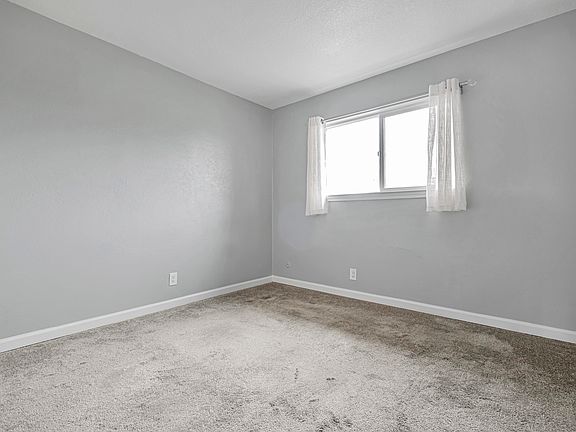 3rd image of 25059 Oakridge Ct