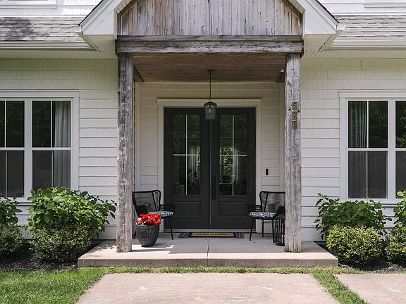 3rd image of 571 Duart Ave