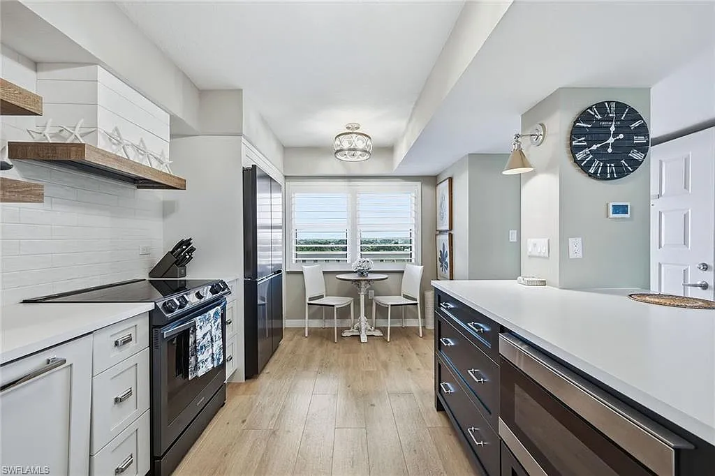 2 bed, 2.0 bath, 1289 sqft, $14,000 — Photo 2