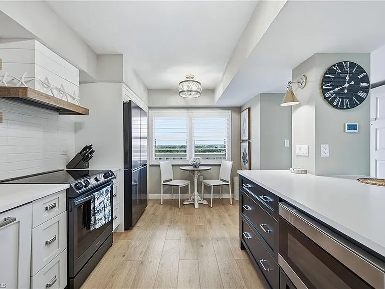 5501 Heron Point Dr #602 — Photo 2