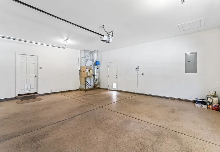 552 E Whitney Ct — Photo 37