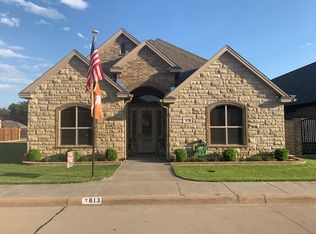813 Coulter Dr, Burkburnett, TX 76354