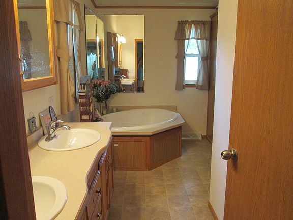 Master bath 