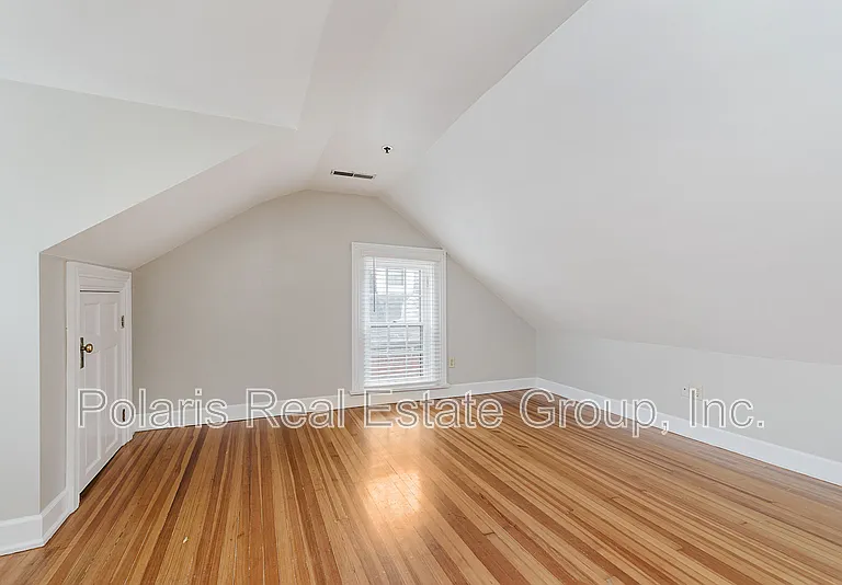 101 E 14th St #3 — Photo 26