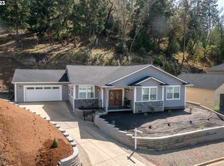 1789 NE Reagan Dr, Roseburg, OR 97470