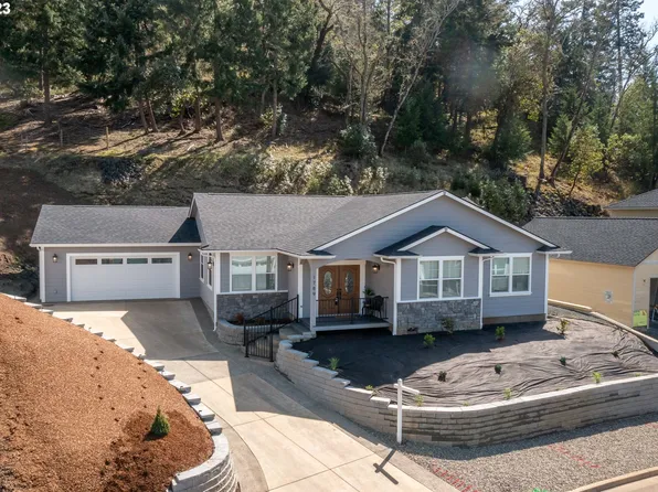 1789 NE Reagan Dr, Roseburg, OR 97470