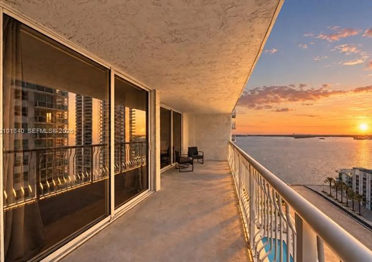 1200 Brickell Bay Dr cu-1907, Miami, FL 33131 — Photo 2