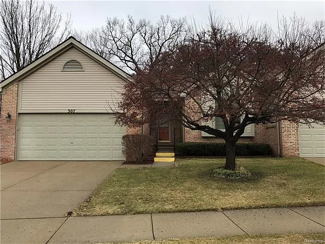 307 Pineknoll Ct photo 1