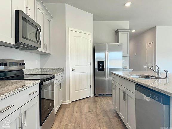 5th image of 76 Clearwater Dr
