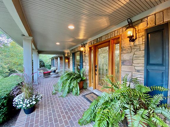 3rd image of 162 Knobb Hill Dr NW