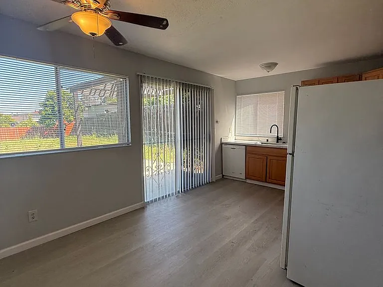 322 Pecan St — Photo 14