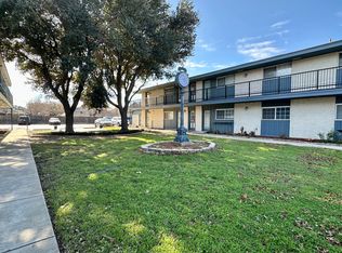 1207 W Wall St APT 6, Grapevine, TX 76051