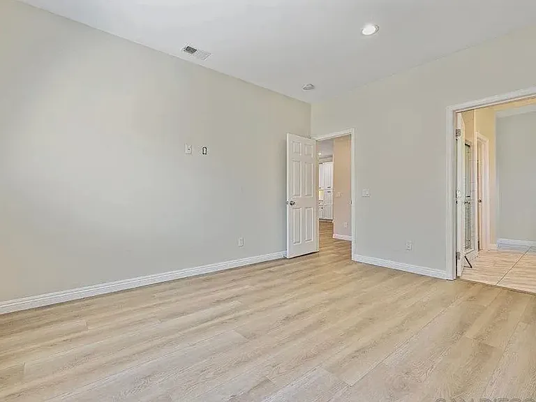 1135 E 3rd Ave #A — Photo 8