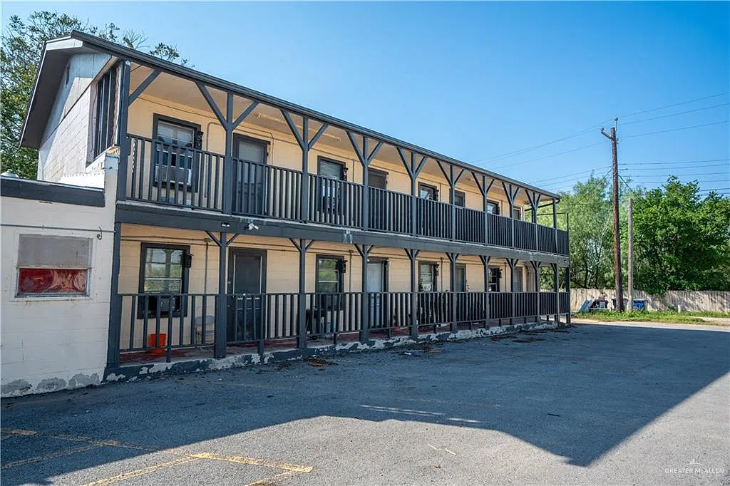 1 bed, 1.0 bath, 300 sqft, $500 — Photo 1