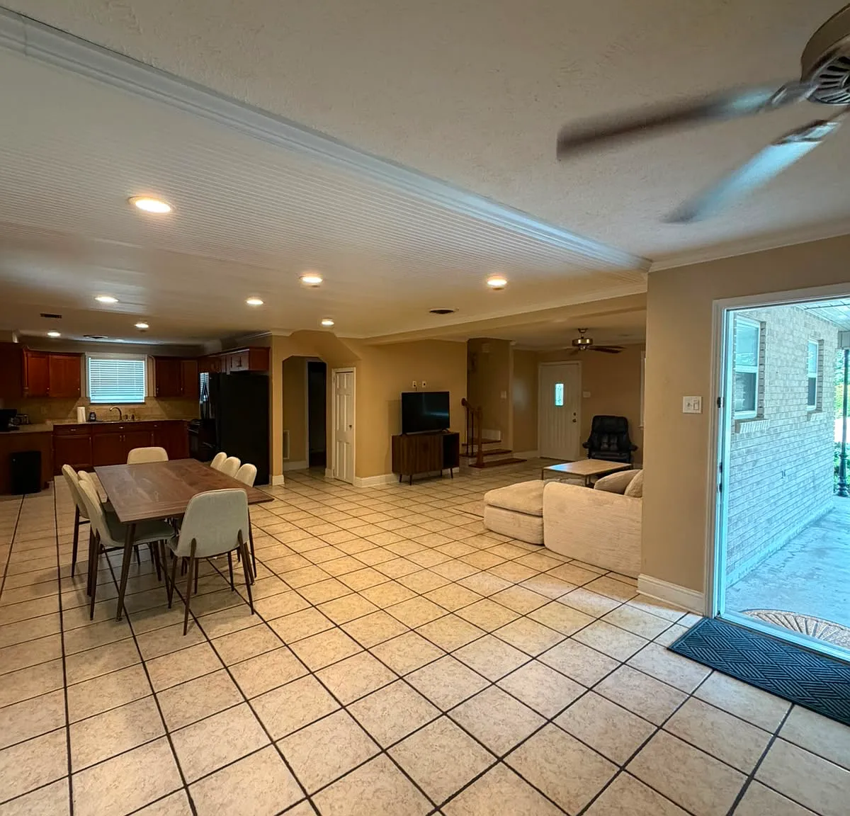 4 bed, 2205 sqft, $5,000 — Photo 1