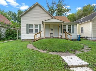 832 N 8th St #B, Springfield, IL 62702