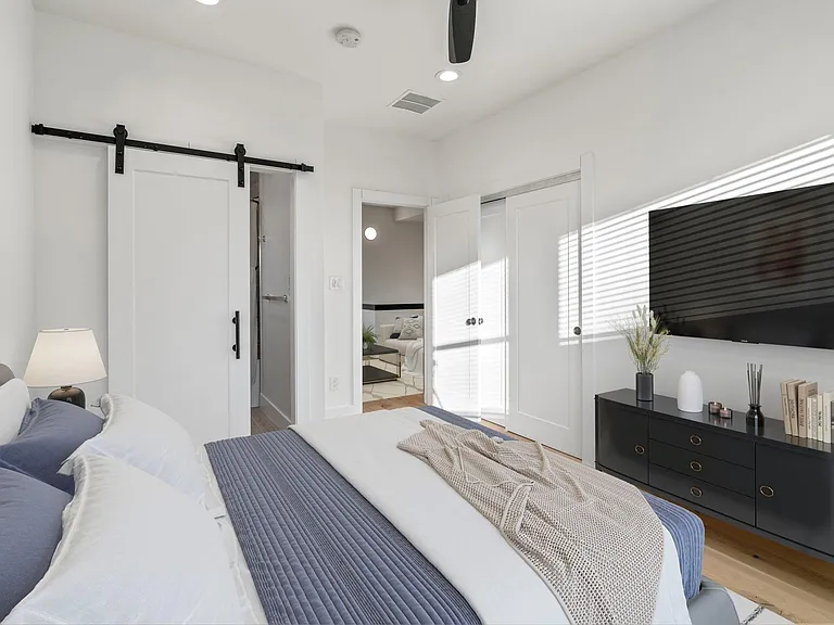 3802 Commerce St — Photo 32