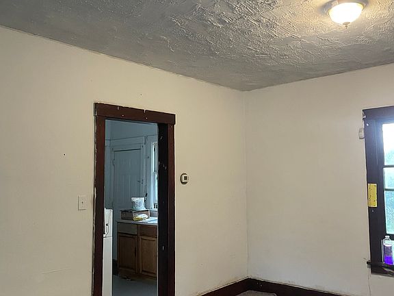 2nd image of 633 Clay St
