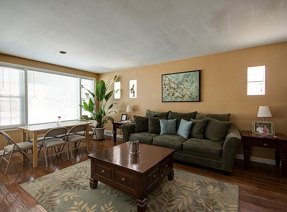 4th image of 2915 W Balmoral Ave