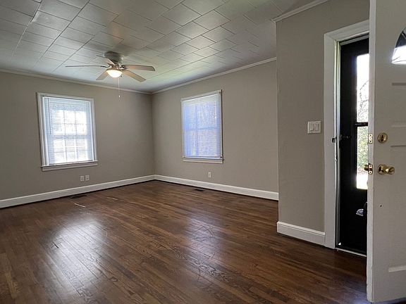 3rd image of 111 Hilltop St