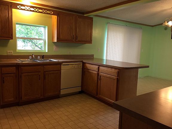 4th image of 823 Shady Shore Dr